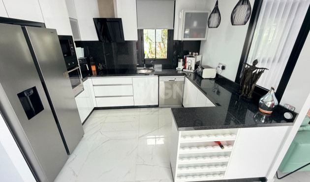 Odsprzedaż - Villa - Los Montesinos - Costa Blanca
