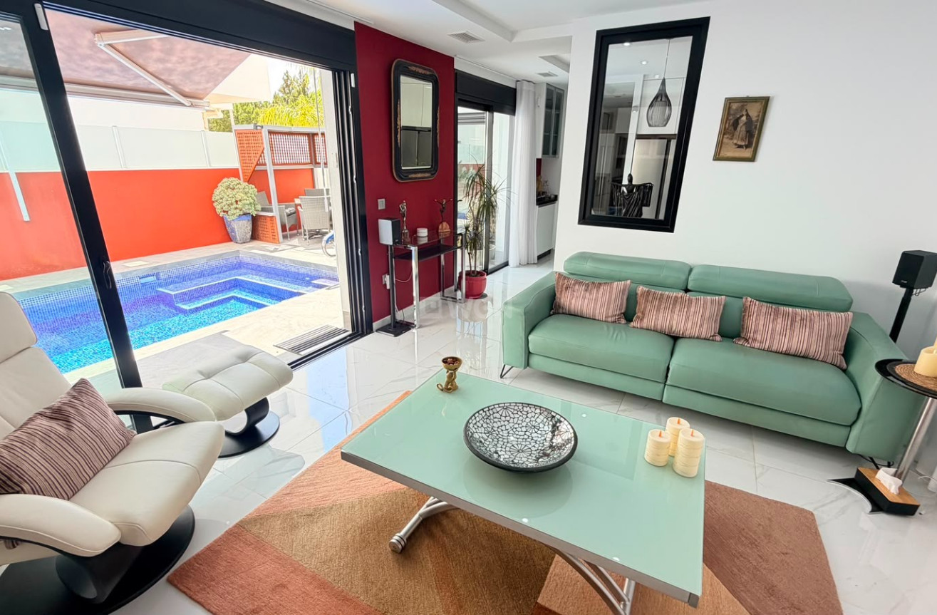 Odsprzedaż - Villa - Los Montesinos - Costa Blanca