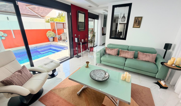 Odsprzedaż - Villa - Los Montesinos - Costa Blanca