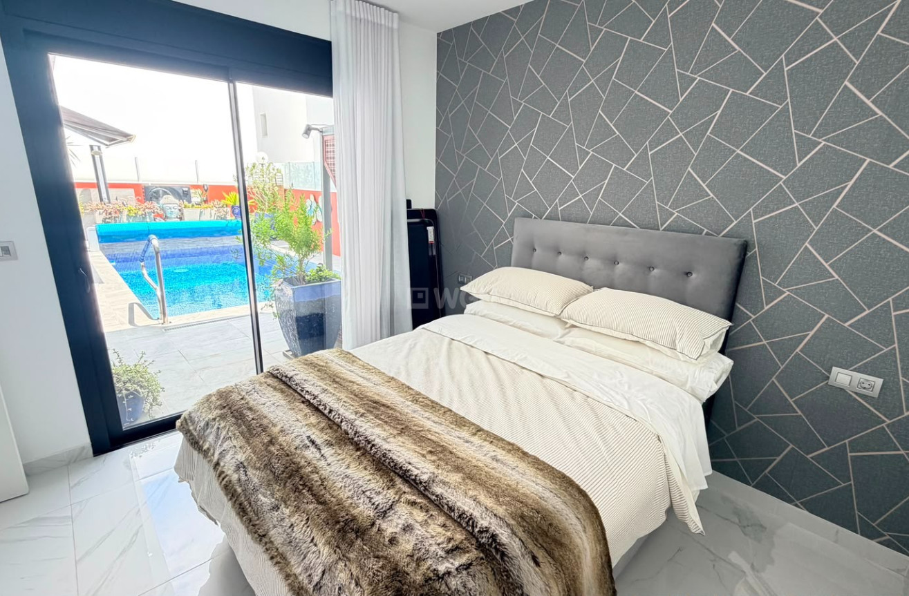 Odsprzedaż - Villa - Los Montesinos - Costa Blanca