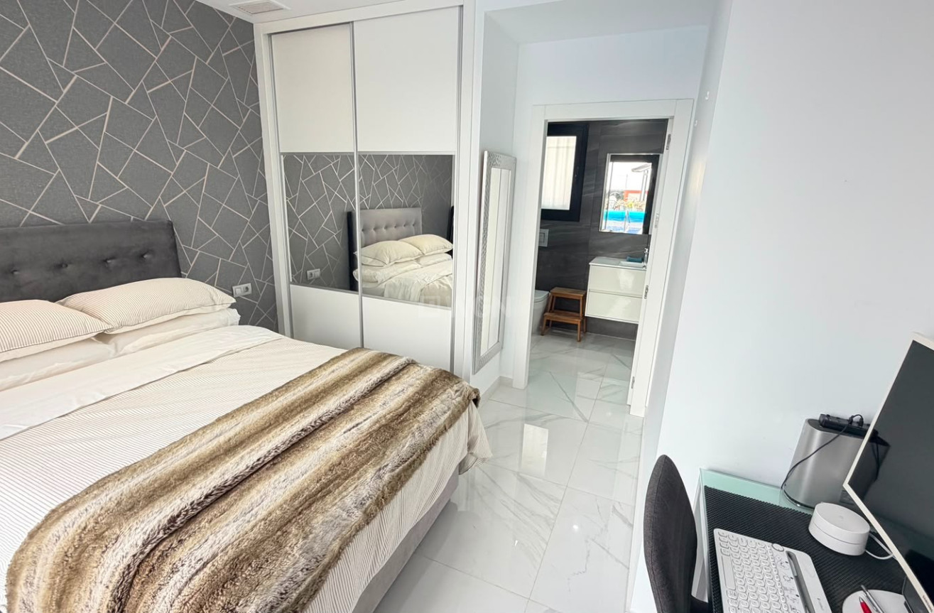 Odsprzedaż - Villa - Los Montesinos - Costa Blanca