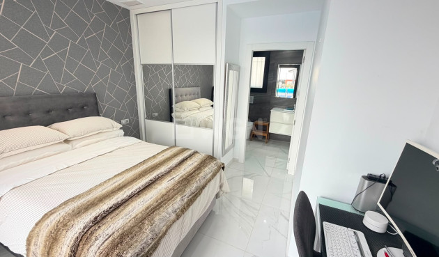 Odsprzedaż - Villa - Los Montesinos - Costa Blanca