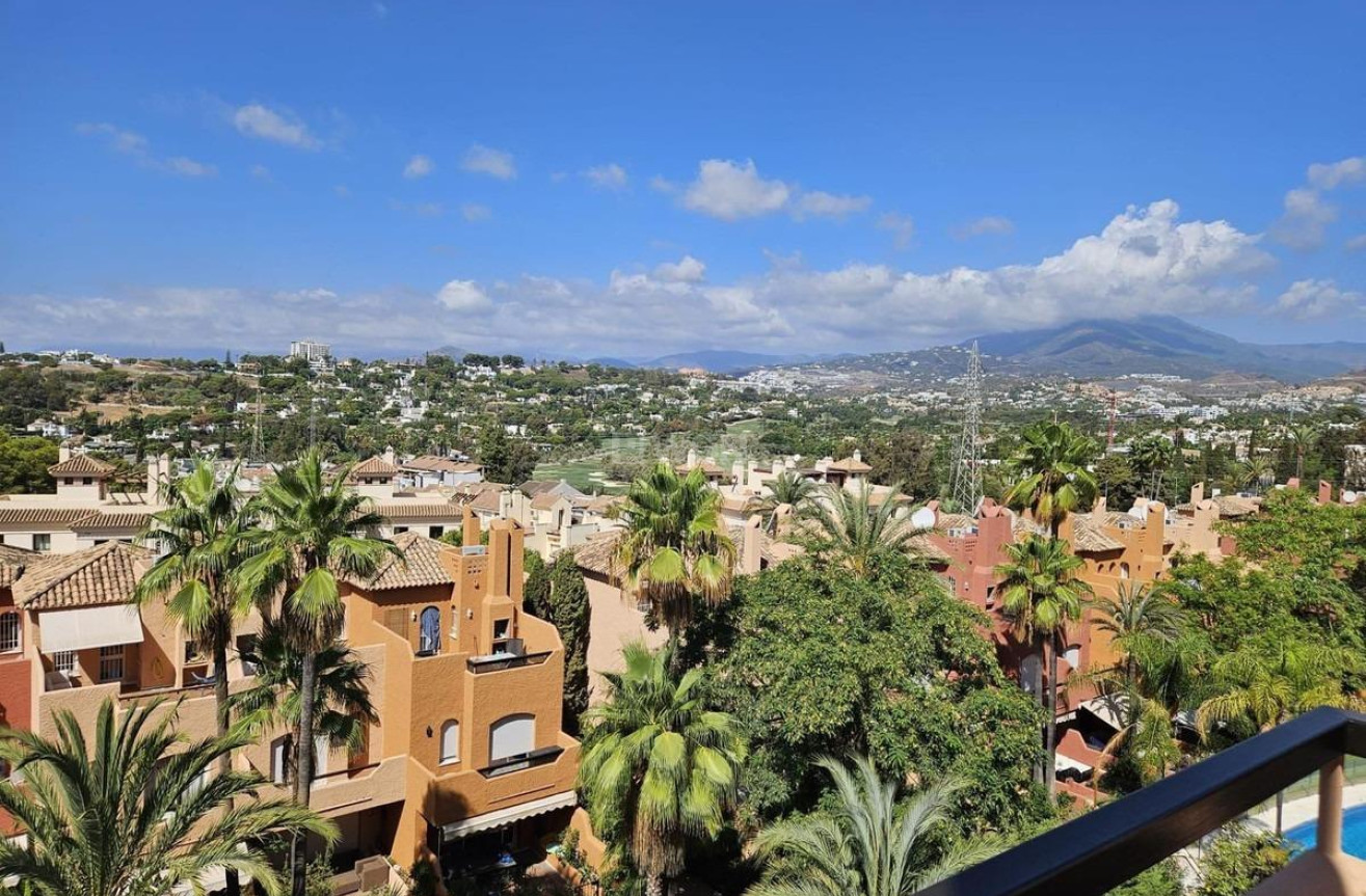 Odsprzedaż - Kamienica - Marbella - Nueva Andalucia