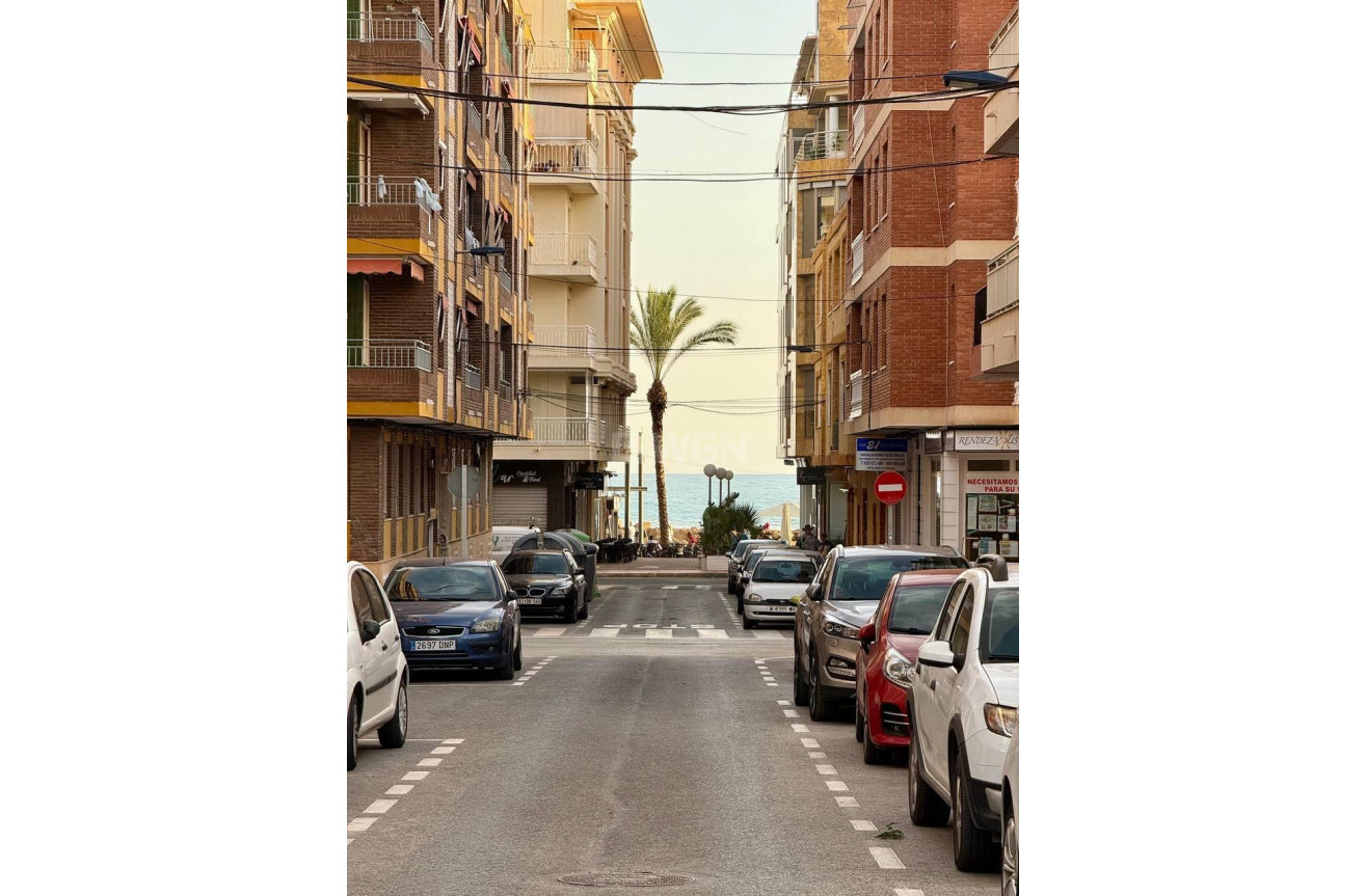 Odsprzedaż - Mieszkanie w bloku - Torrevieja - Playa del Cura