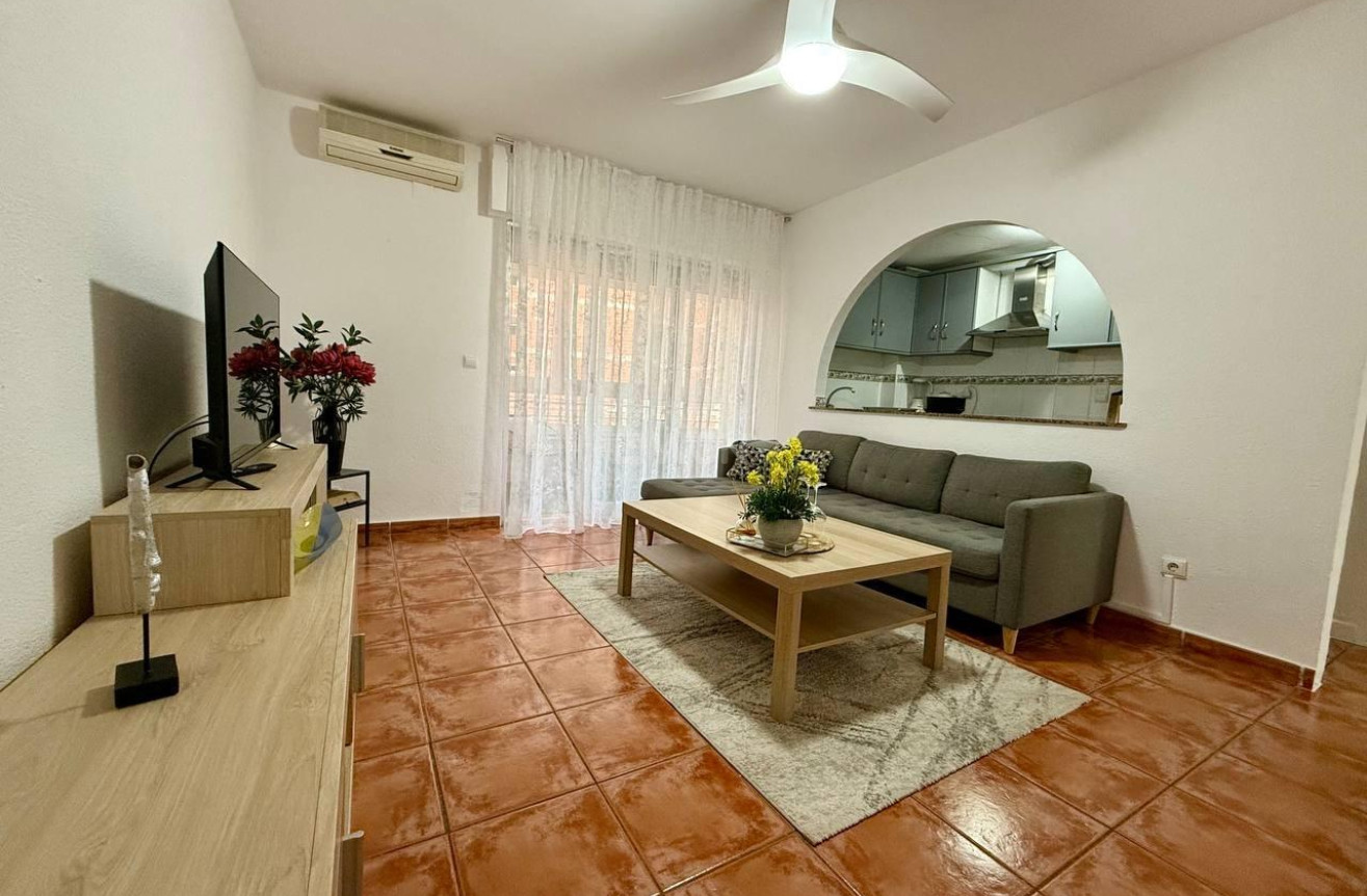 Odsprzedaż - Mieszkanie w bloku - Torrevieja - Playa del Cura