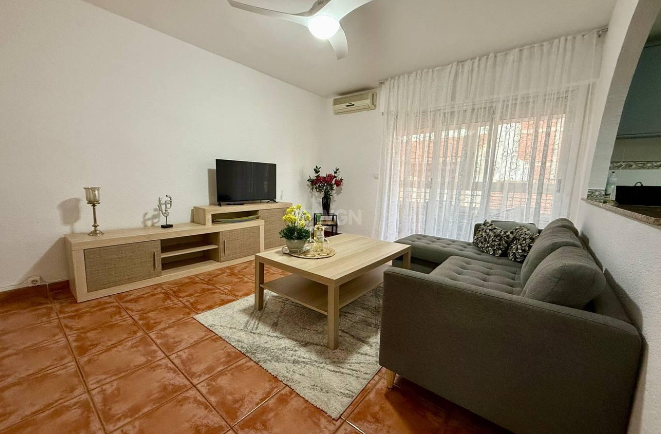 Odsprzedaż - Mieszkanie w bloku - Torrevieja - Playa del Cura