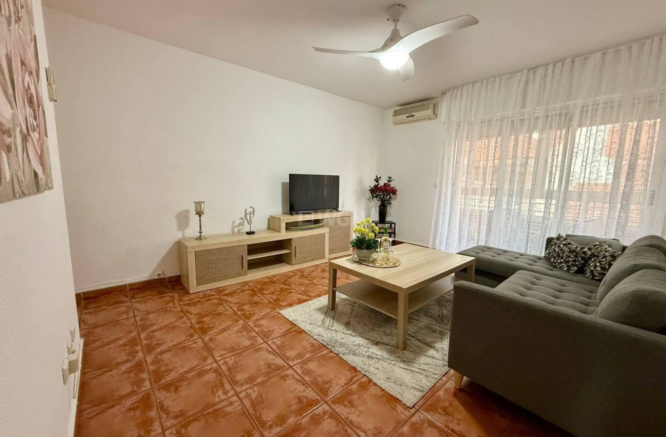 Odsprzedaż - Mieszkanie w bloku - Torrevieja - Playa del Cura