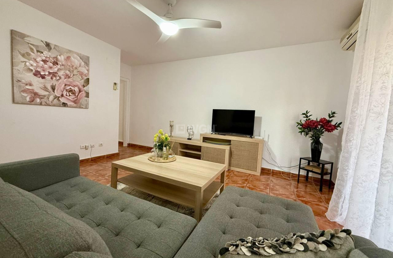 Odsprzedaż - Mieszkanie w bloku - Torrevieja - Playa del Cura