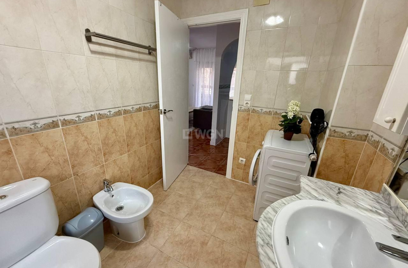 Odsprzedaż - Mieszkanie w bloku - Torrevieja - Playa del Cura