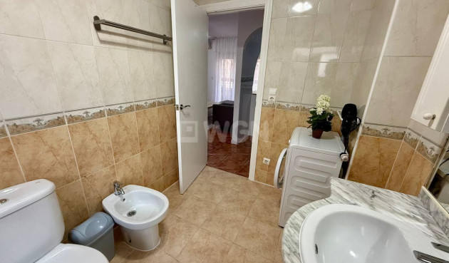Odsprzedaż - Mieszkanie w bloku - Torrevieja - Playa del Cura