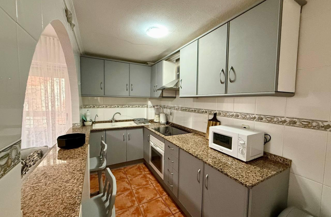 Odsprzedaż - Mieszkanie w bloku - Torrevieja - Playa del Cura