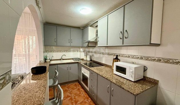 Odsprzedaż - Mieszkanie w bloku - Torrevieja - Playa del Cura