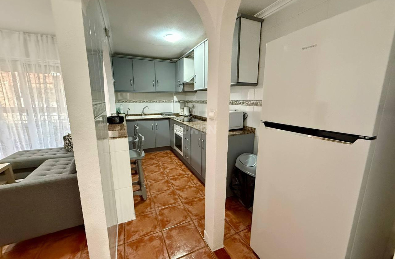 Odsprzedaż - Mieszkanie w bloku - Torrevieja - Playa del Cura