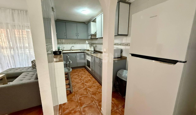 Odsprzedaż - Mieszkanie w bloku - Torrevieja - Playa del Cura