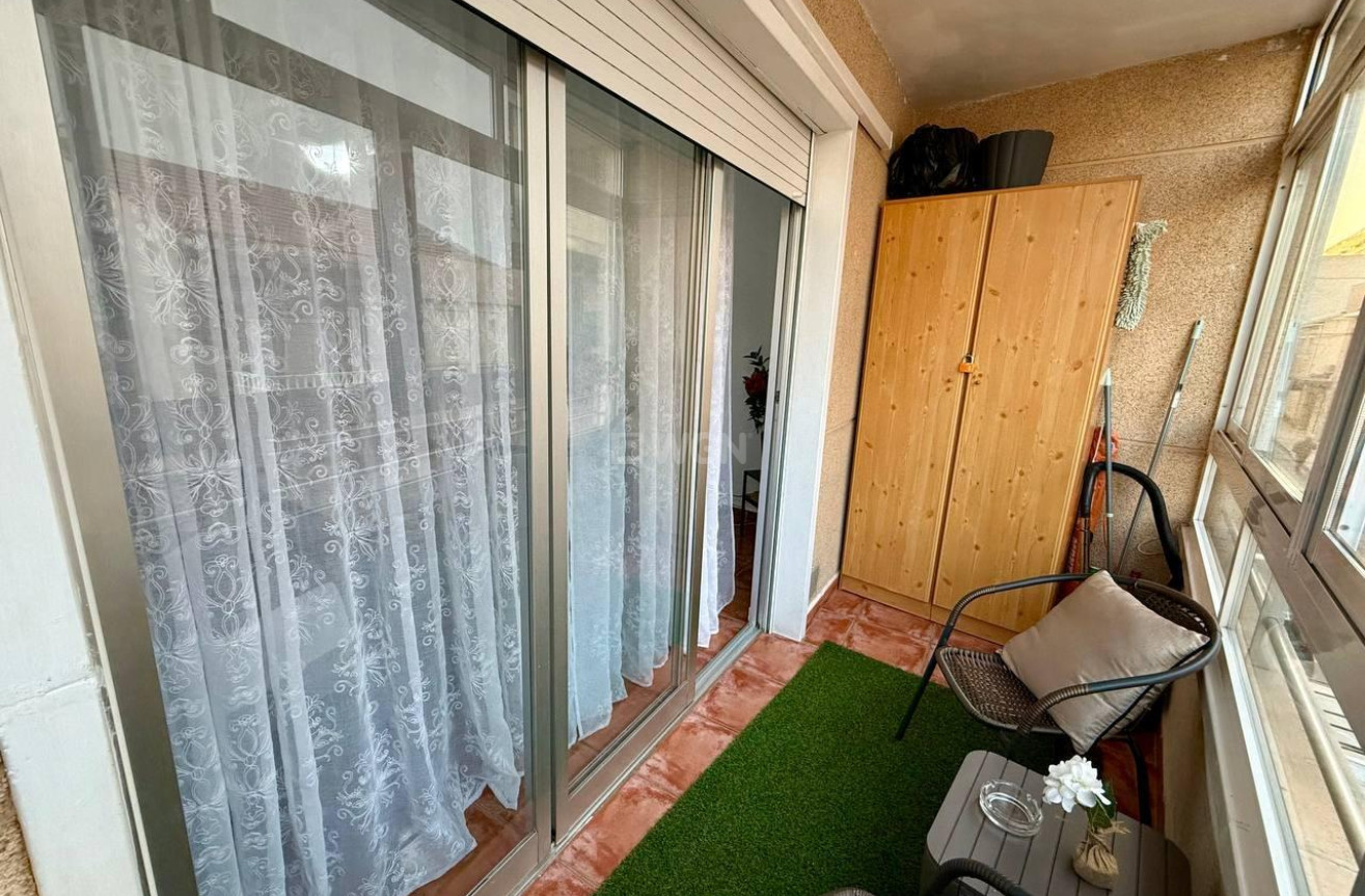 Odsprzedaż - Mieszkanie w bloku - Torrevieja - Playa del Cura