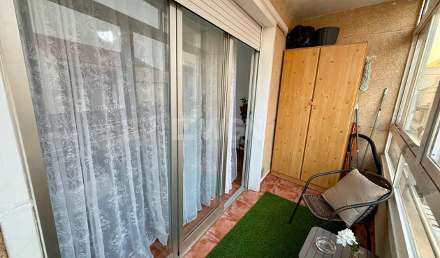 Odsprzedaż - Mieszkanie w bloku - Torrevieja - Playa del Cura