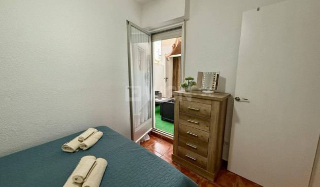 Odsprzedaż - Mieszkanie w bloku - Torrevieja - Playa del Cura