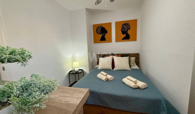 Odsprzedaż - Mieszkanie w bloku - Torrevieja - Playa del Cura