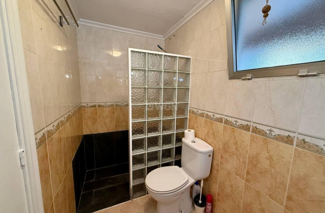 Odsprzedaż - Mieszkanie w bloku - Torrevieja - Playa del Cura