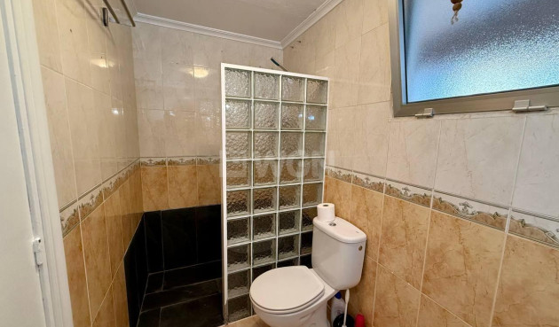 Odsprzedaż - Mieszkanie w bloku - Torrevieja - Playa del Cura