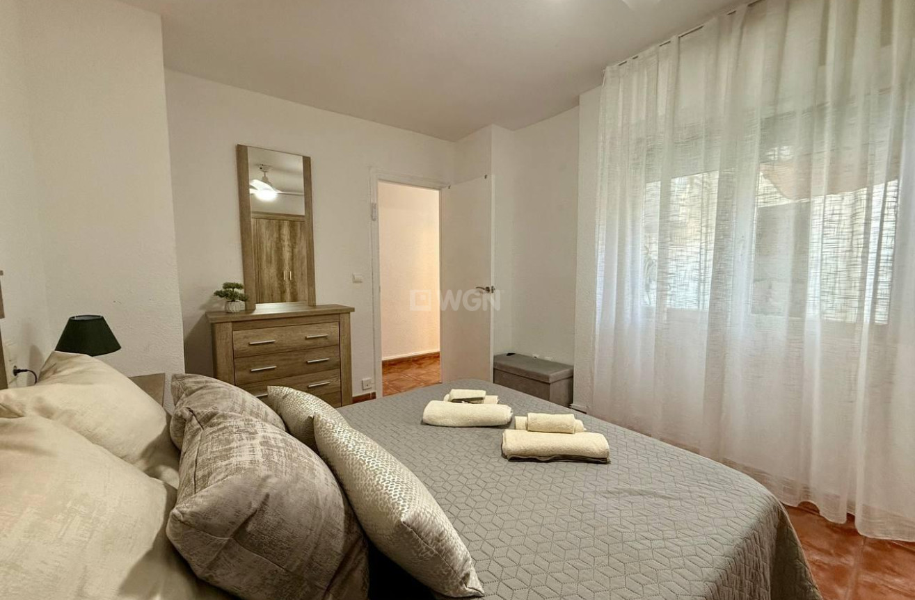 Odsprzedaż - Mieszkanie w bloku - Torrevieja - Playa del Cura