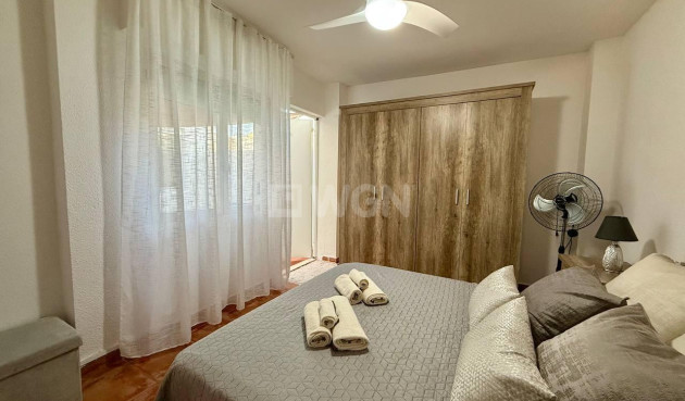 Odsprzedaż - Mieszkanie w bloku - Torrevieja - Playa del Cura