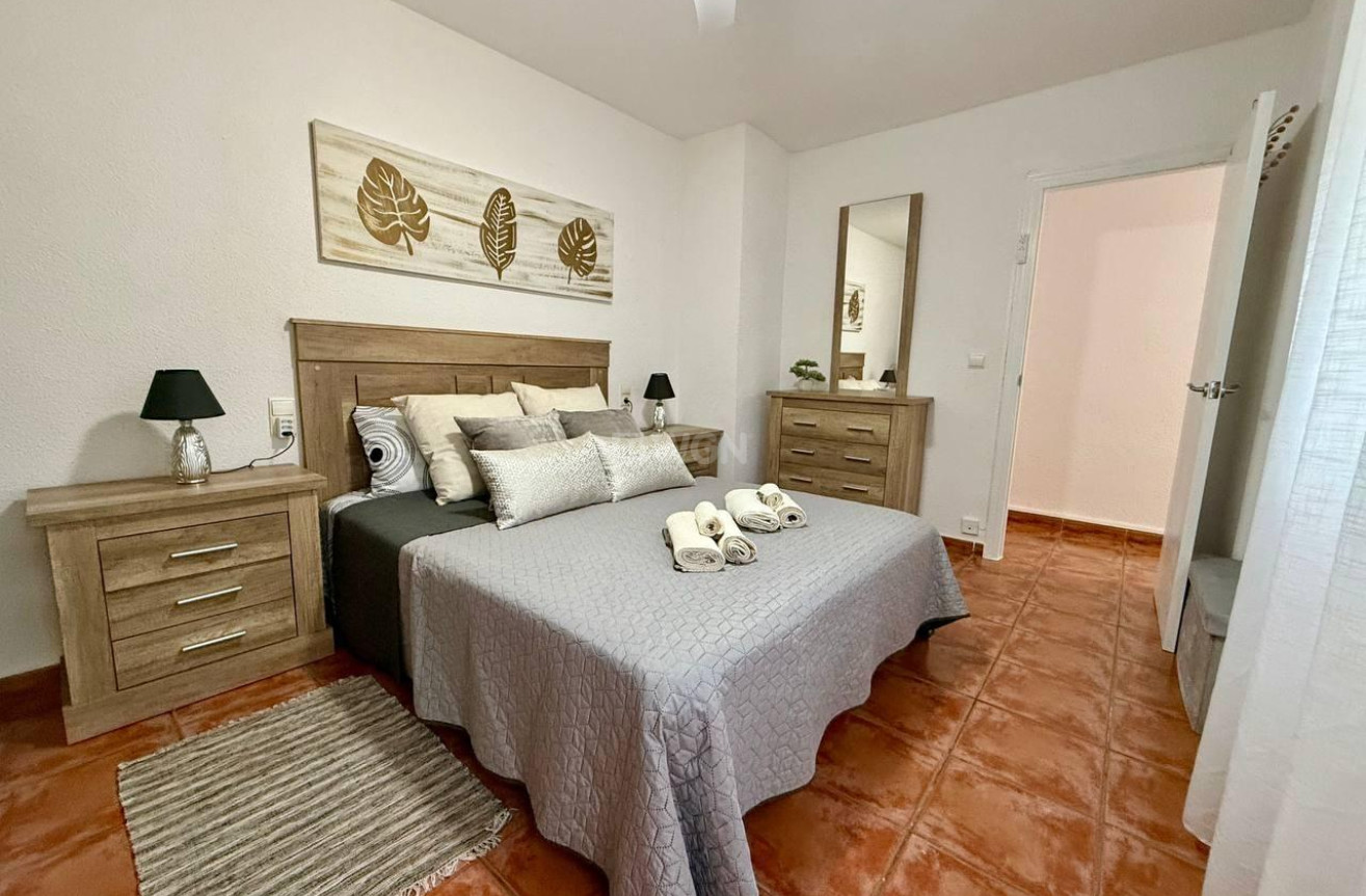 Odsprzedaż - Mieszkanie w bloku - Torrevieja - Playa del Cura