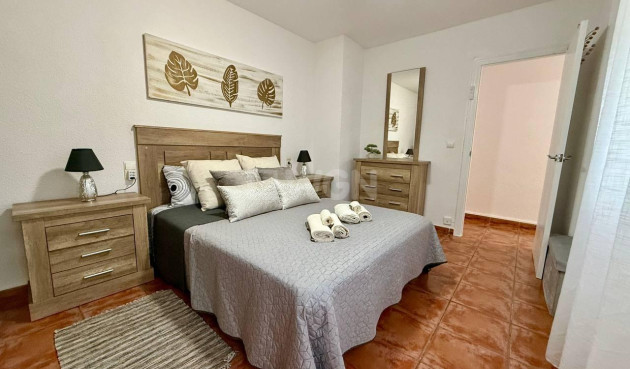 Odsprzedaż - Mieszkanie w bloku - Torrevieja - Playa del Cura