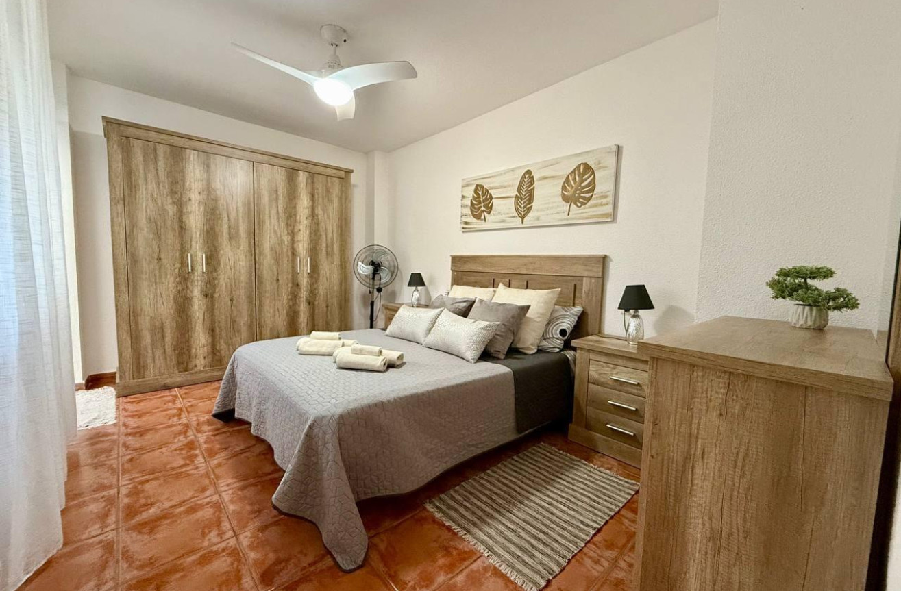 Odsprzedaż - Mieszkanie w bloku - Torrevieja - Playa del Cura
