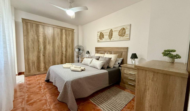 Odsprzedaż - Mieszkanie w bloku - Torrevieja - Playa del Cura