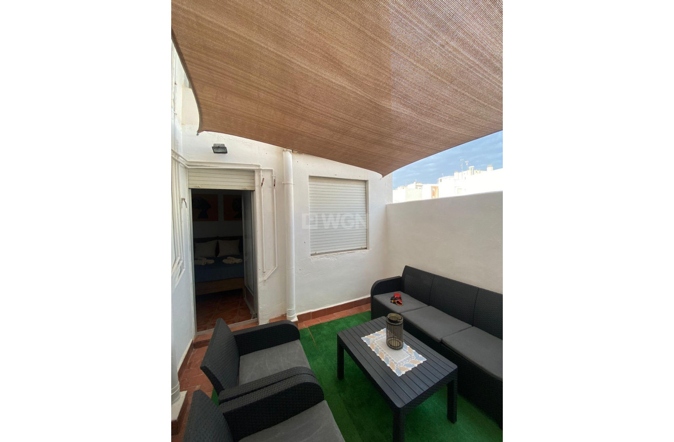Odsprzedaż - Mieszkanie w bloku - Torrevieja - Playa del Cura