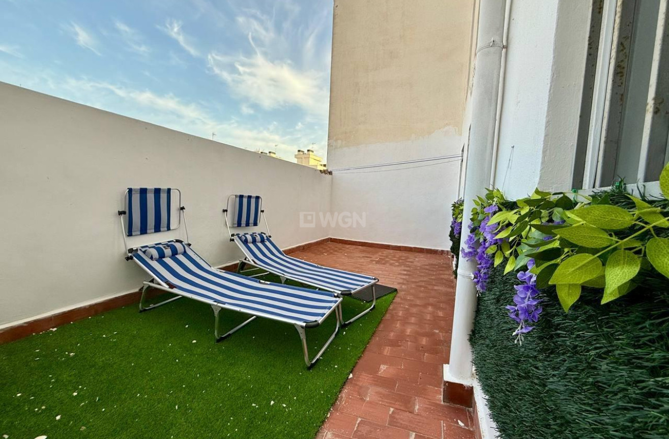 Odsprzedaż - Mieszkanie w bloku - Torrevieja - Playa del Cura