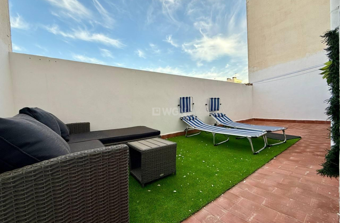 Odsprzedaż - Mieszkanie w bloku - Torrevieja - Playa del Cura