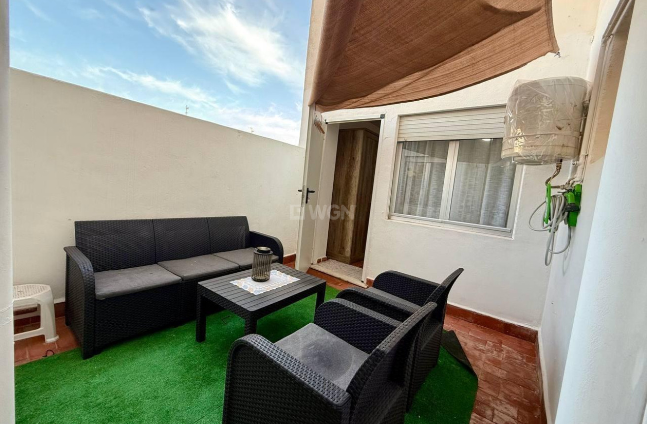 Odsprzedaż - Mieszkanie w bloku - Torrevieja - Playa del Cura