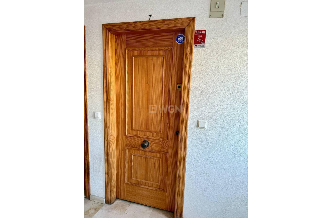 Odsprzedaż - Mieszkanie w bloku - Torrevieja - Playa del Cura