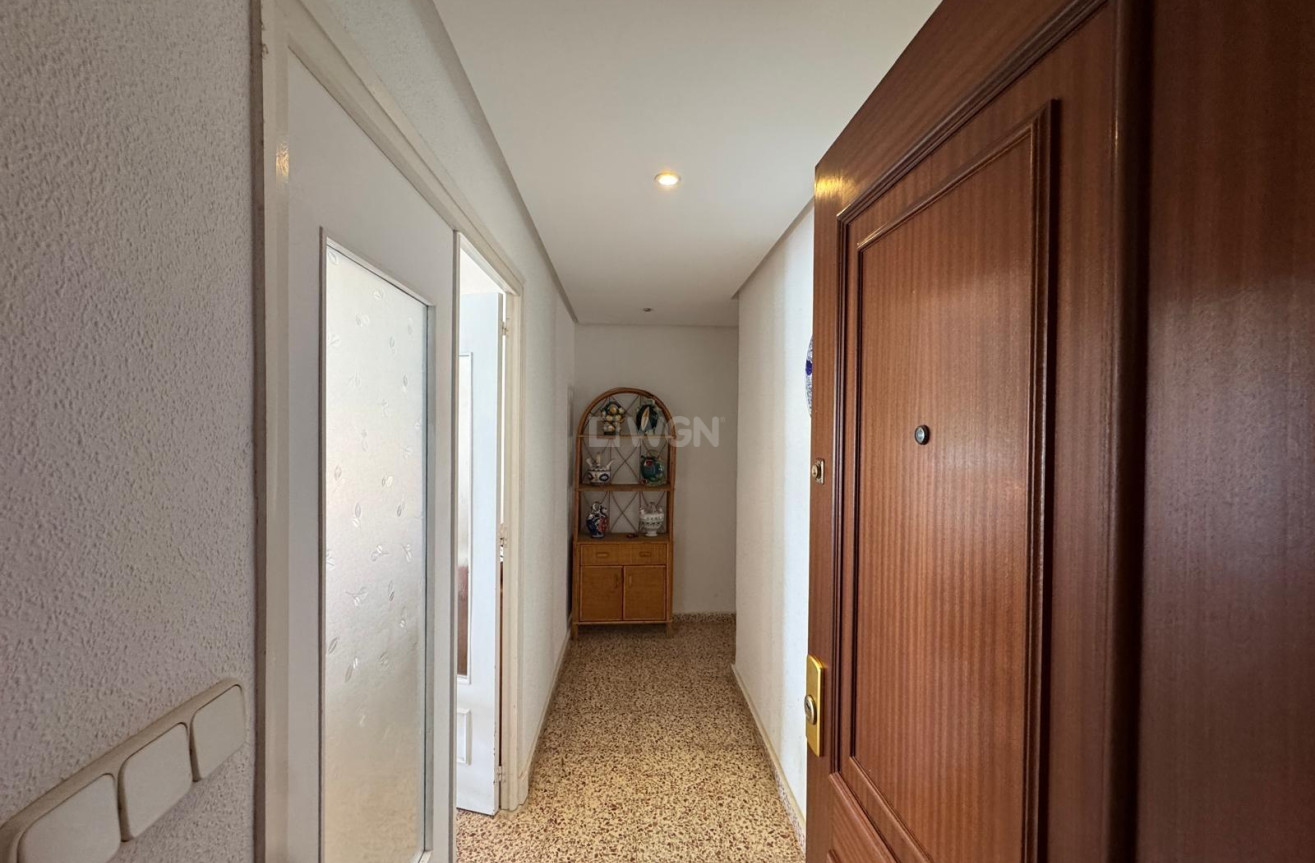 Odsprzedaż - Mieszkanie w bloku - Torrevieja - Playa del Cura
