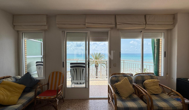 Odsprzedaż - Mieszkanie w bloku - Torrevieja - Playa del Cura