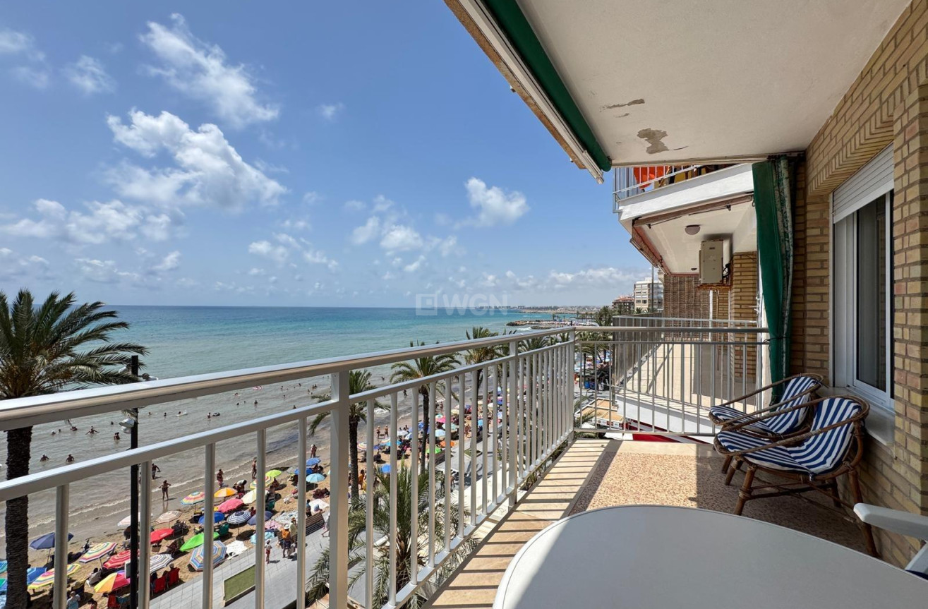 Odsprzedaż - Mieszkanie w bloku - Torrevieja - Playa del Cura