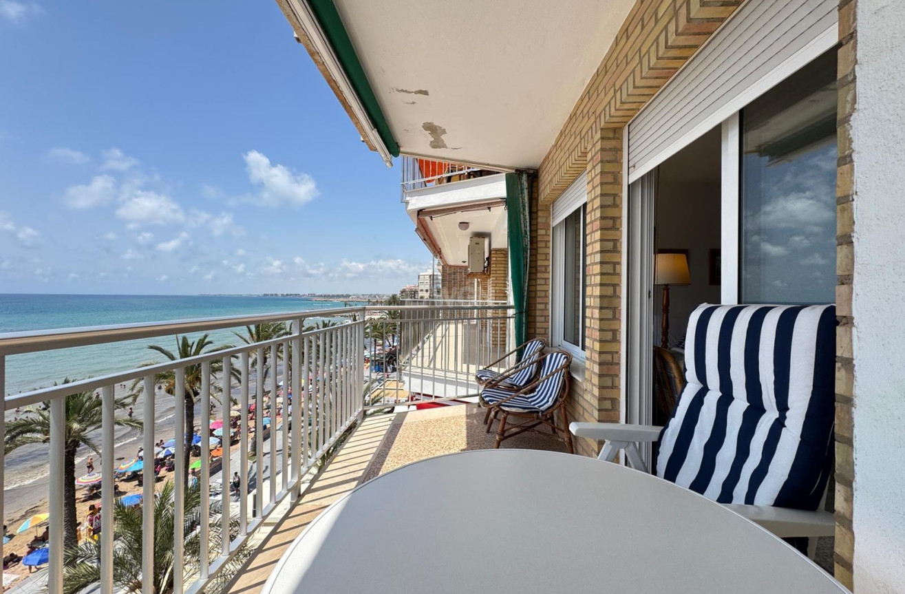 Odsprzedaż - Mieszkanie w bloku - Torrevieja - Playa del Cura