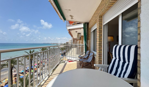 Odsprzedaż - Mieszkanie w bloku - Torrevieja - Playa del Cura