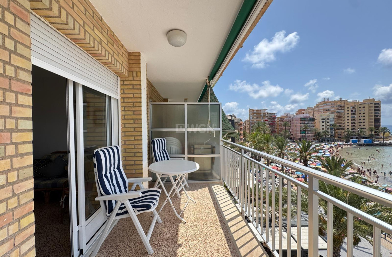 Odsprzedaż - Mieszkanie w bloku - Torrevieja - Playa del Cura