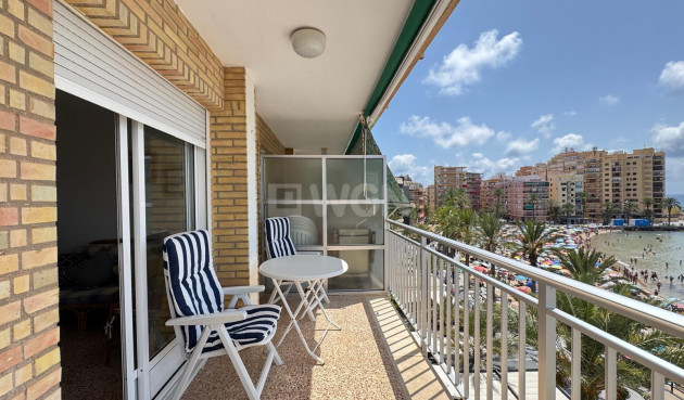 Odsprzedaż - Mieszkanie w bloku - Torrevieja - Playa del Cura