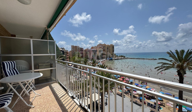 Odsprzedaż - Mieszkanie w bloku - Torrevieja - Playa del Cura