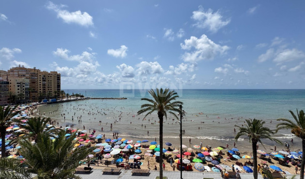 Odsprzedaż - Mieszkanie w bloku - Torrevieja - Playa del Cura