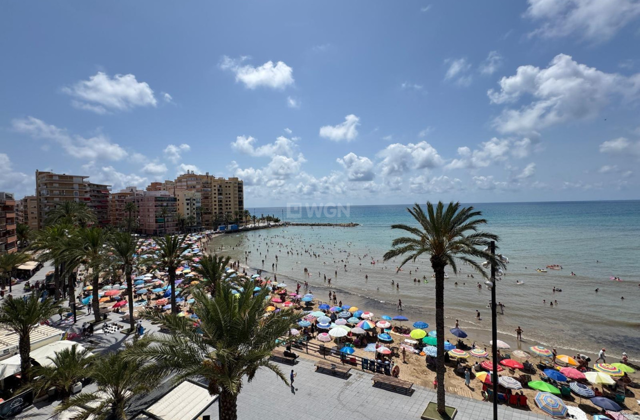 Odsprzedaż - Mieszkanie w bloku - Torrevieja - Playa del Cura
