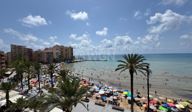 Odsprzedaż - Mieszkanie w bloku - Torrevieja - Playa del Cura