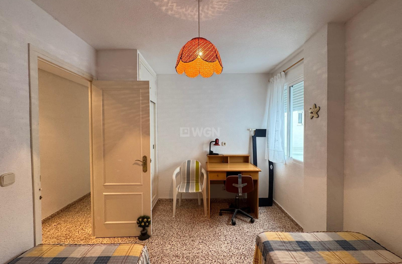 Odsprzedaż - Mieszkanie w bloku - Torrevieja - Playa del Cura