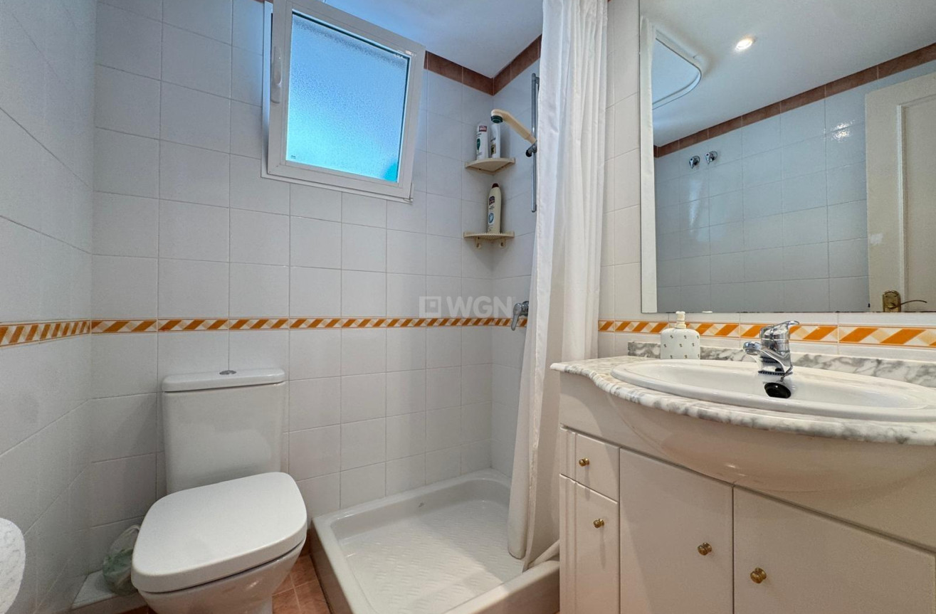 Odsprzedaż - Mieszkanie w bloku - Torrevieja - Playa del Cura