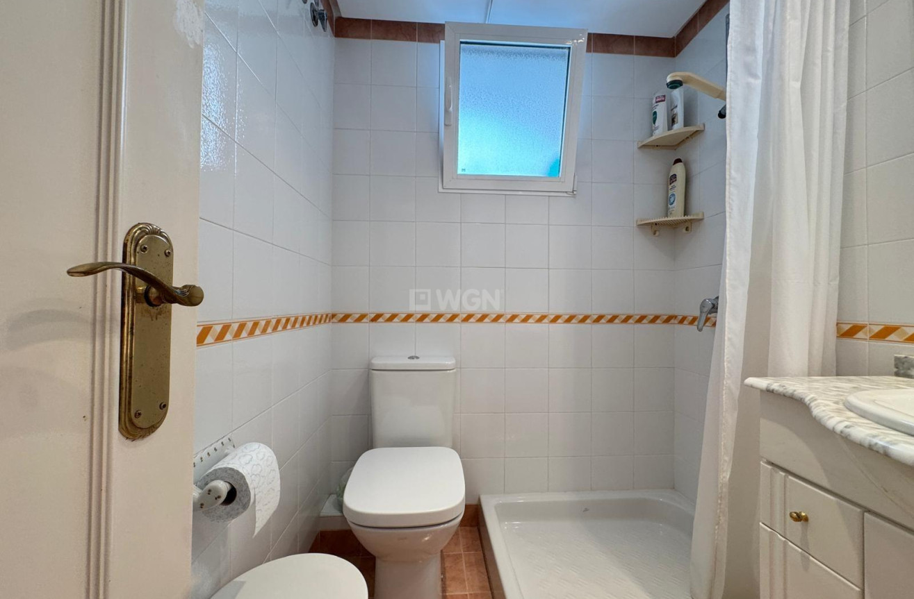 Odsprzedaż - Mieszkanie w bloku - Torrevieja - Playa del Cura