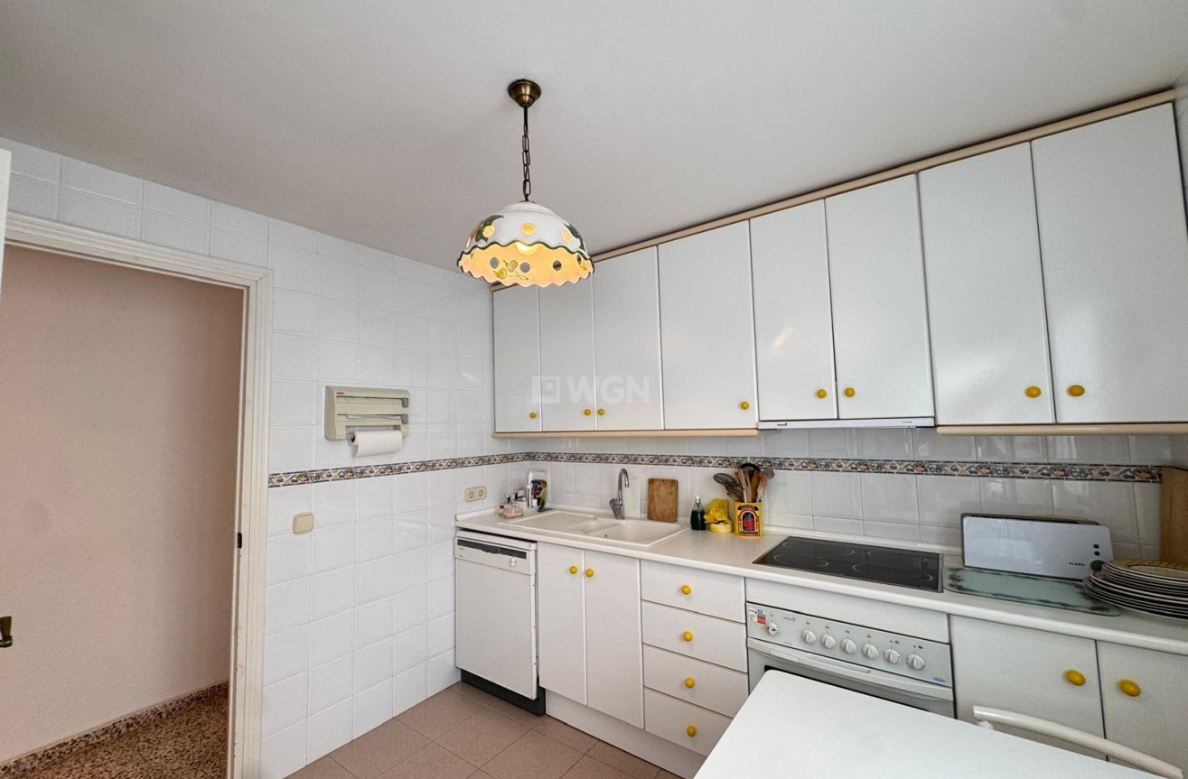 Odsprzedaż - Mieszkanie w bloku - Torrevieja - Playa del Cura